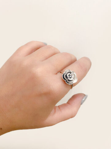 flower-ring-petali-by Mariantonietta Caputo Laboratorio Orafo